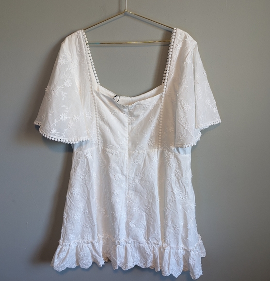 NWT Showpo. White Square Neck Embroidered Mini Dress, size 14 - Picture 6 of 9